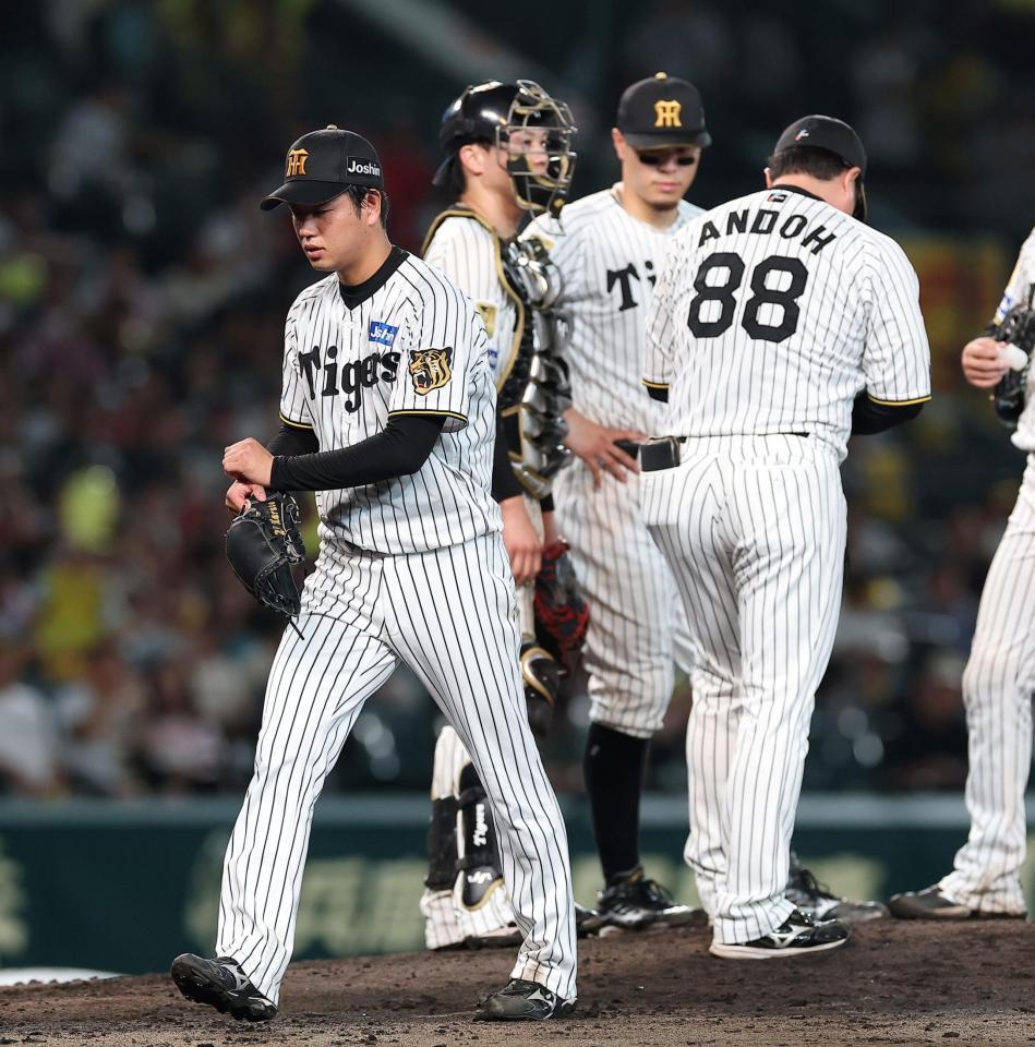 ７回途中、降板する高橋（撮影・西田忠信）