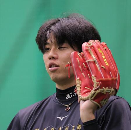 登板に向けて調整する才木（撮影・西田忠信）