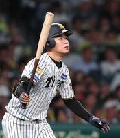 　５回、二塁打を放つ高橋（撮影・西田忠信）