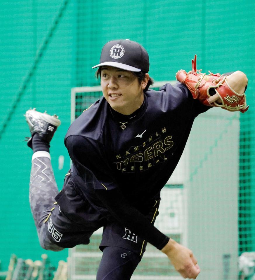 　キャッチボールで調整する才木（撮影・西田忠信）