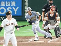 　３回、竹丸から左前打を放つ立石（撮影・金田祐二）