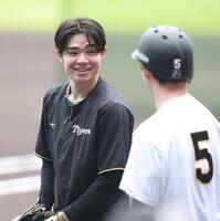 笑顔を見せる中野（撮影・西田忠信）