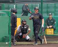 フリー打撃を終えて笑顔を見せる森下（撮影・立川洋一郎）