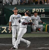 ９回、好機に凡退する大山（撮影・飯室逸平）