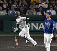 ９回、好機に凡退する坂本（撮影・飯室逸平）