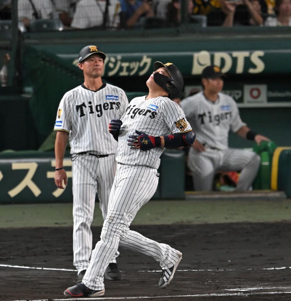 ９回、好機に凡退する大山（撮影・飯室逸平）