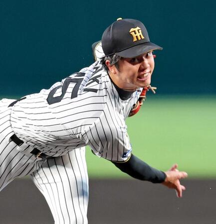 中日打線を相手に力投する才木