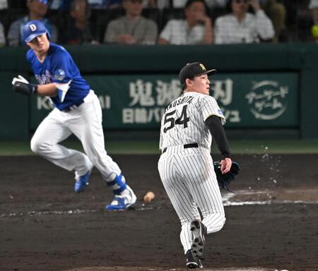 １１回、細川成也に先制打を許す木下（撮影・飯室逸平）