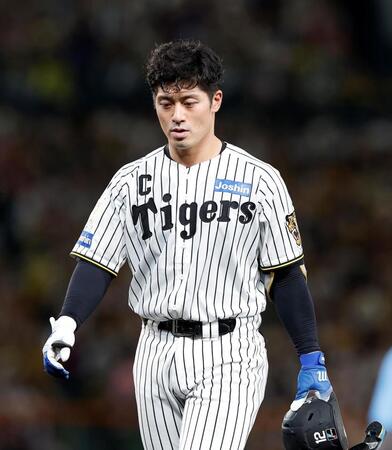 ７回、左飛に倒れ肩を落とす坂本（撮影・西田忠信）