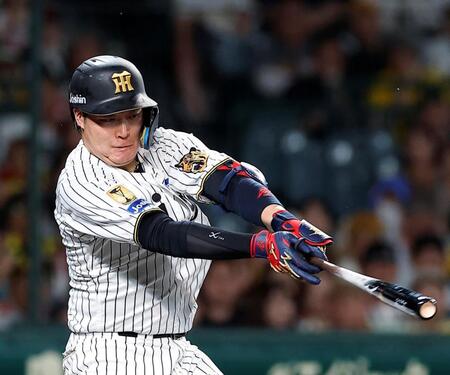 ５回、中前打を放つ大山（撮影・西田忠信）