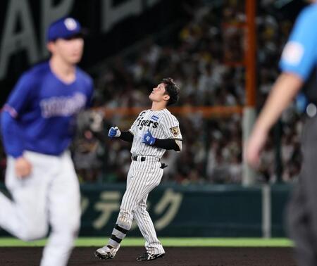 ７回、左飛に倒れ悔しがる坂本（撮影・田中太一）