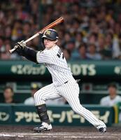 ９回、左前打を放つ中野（撮影・山口登）