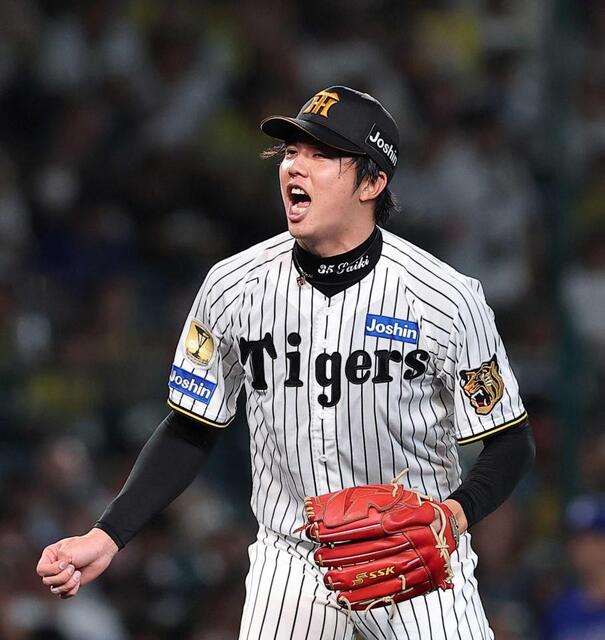 　６回、村松を空振り三振に仕留め、ほえる才木（撮影・西田忠信）