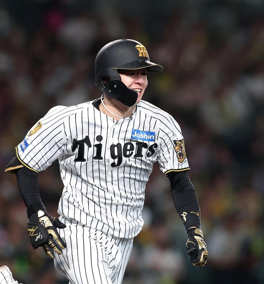 ４回、内野安打を放ち一塁へ激走する中野（撮影・西田忠信）