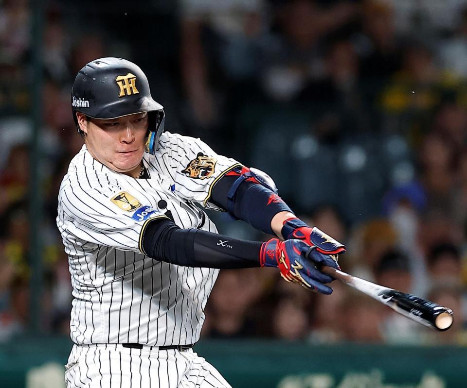５回、中前打を放つ大山（撮影・西田忠信）