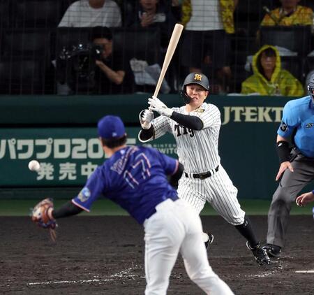 ４回、代打の糸原は二塁併殺打に倒れる（撮影・山口登）