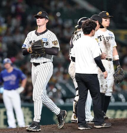 ４回途中、降板するルーカス（撮影・西田忠信）