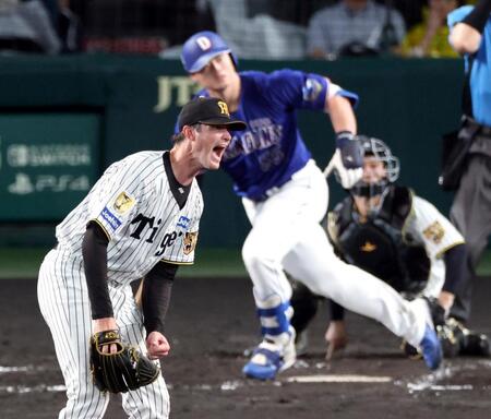４ルーカスは細川に二塁打を打たれ絶叫する（撮影・山口登）