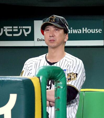 ７回裏、戦況を見守る藤川監督