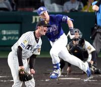 ４ルーカスは細川に二塁打を打たれ絶叫する（撮影・山口登）