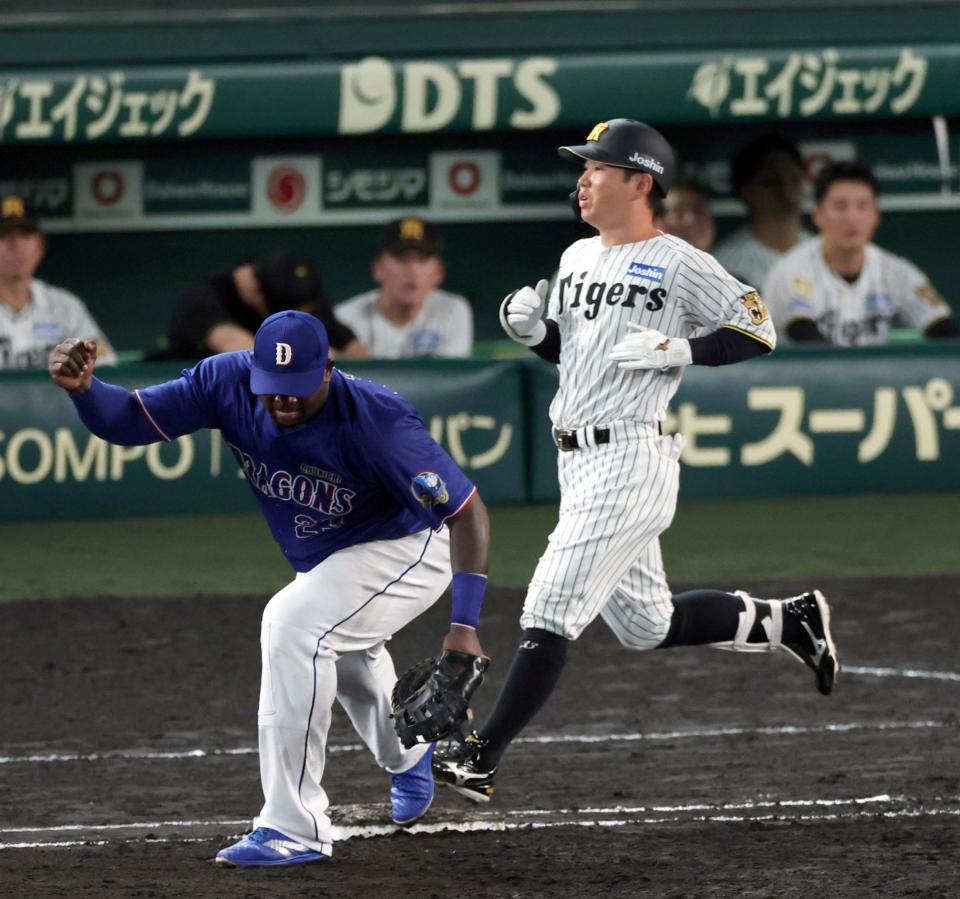 ４回、代打の糸原は二塁併殺打に倒れる（撮影・山口登）
