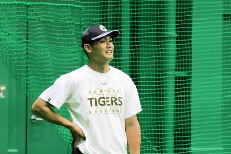 試合前練習で汗を流す西純