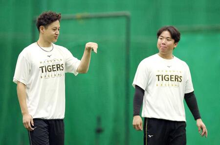 　村上（右）と話す大竹