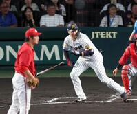 １回、左翼線に２点適時二塁打を放つ大山（撮影・山口登）
