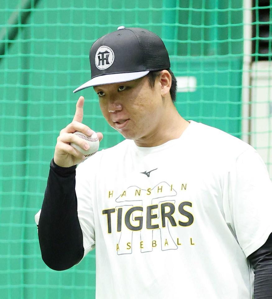 　登板へ向け調整を続ける村上（撮影・西田忠信）