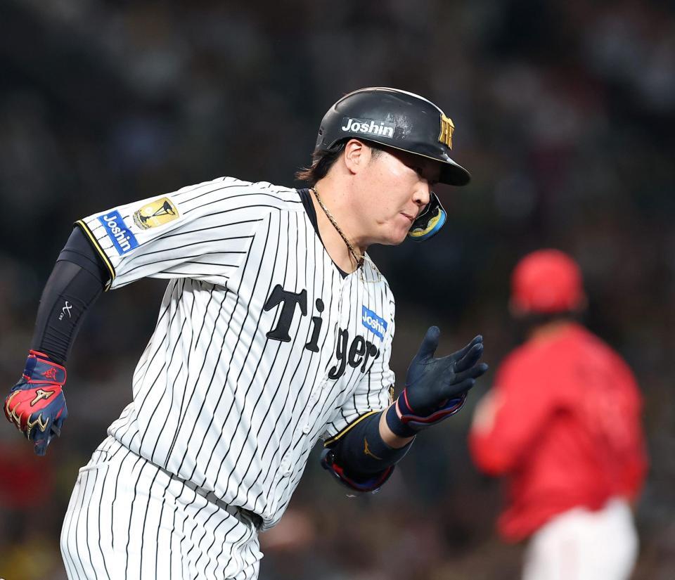 １回、適時二塁打を放つ大山（撮影・西田忠信）