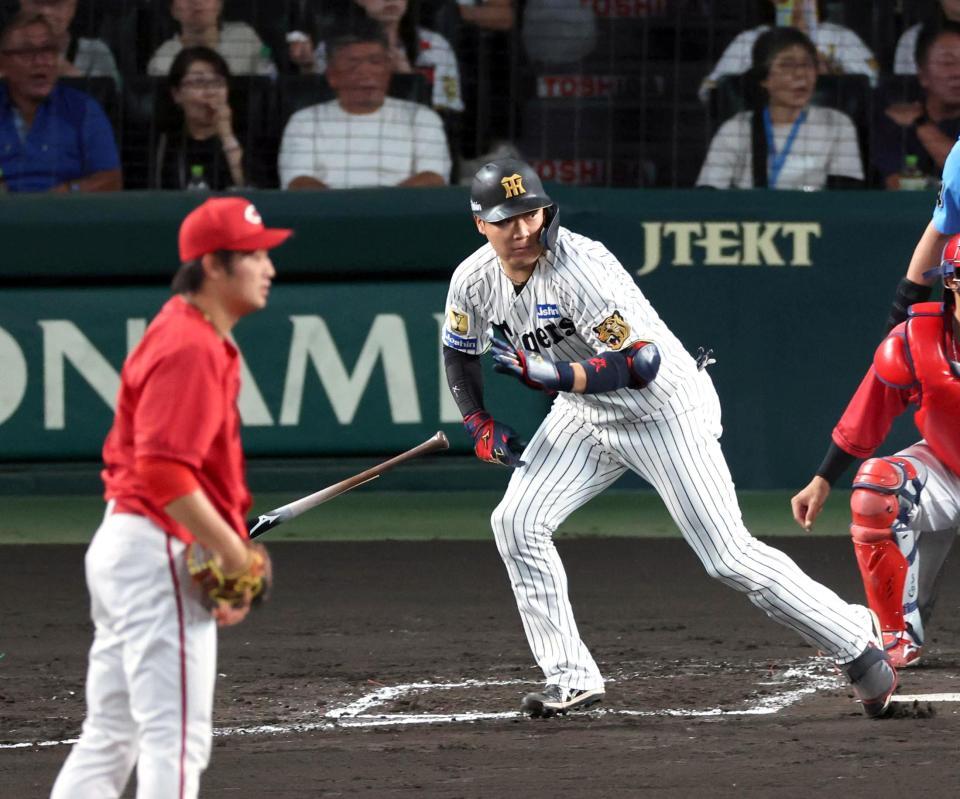 １回、左翼線に２点適時二塁打を放つ大山（撮影・山口登）