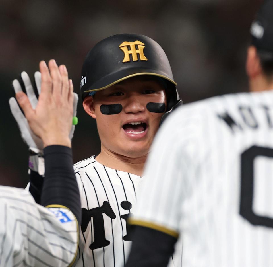 ４回、２ランを放ち生還する森下（撮影・西田忠信）