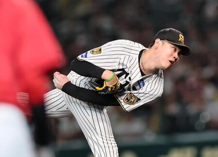 ８回、最少失点に抑える及川（撮影・田中太一）