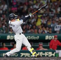 ４回、２ランを放つ森下（撮影・西田忠信）