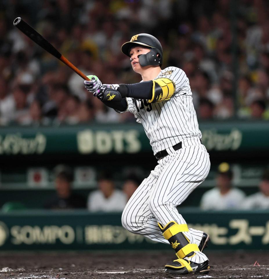 　４回、２ランを放つ森下（撮影・田中太一）