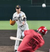 ２回、モンテロを中飛に打ち取る大竹（撮影・田中太一）