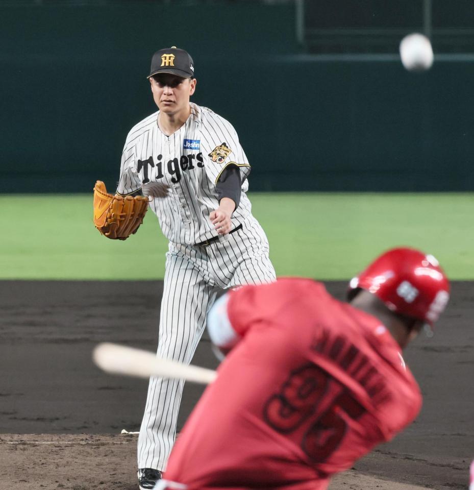 ２回、モンテロを中飛に打ち取る大竹（撮影・田中太一）