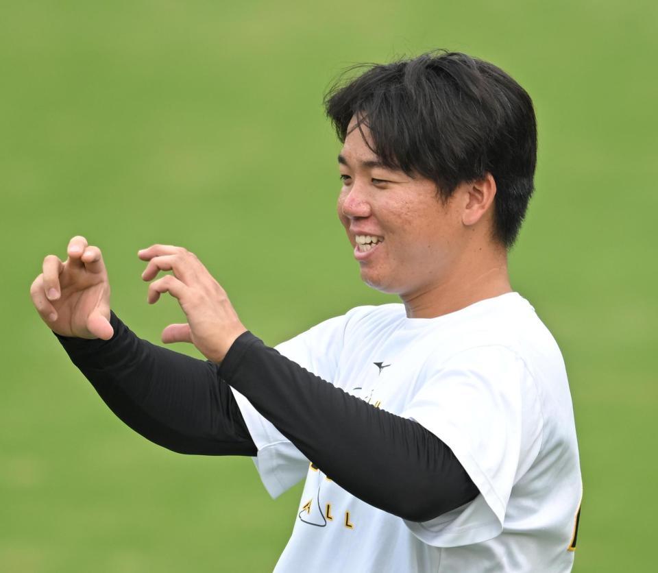 リラックスムードで調整する村上（撮影・飯室逸平）