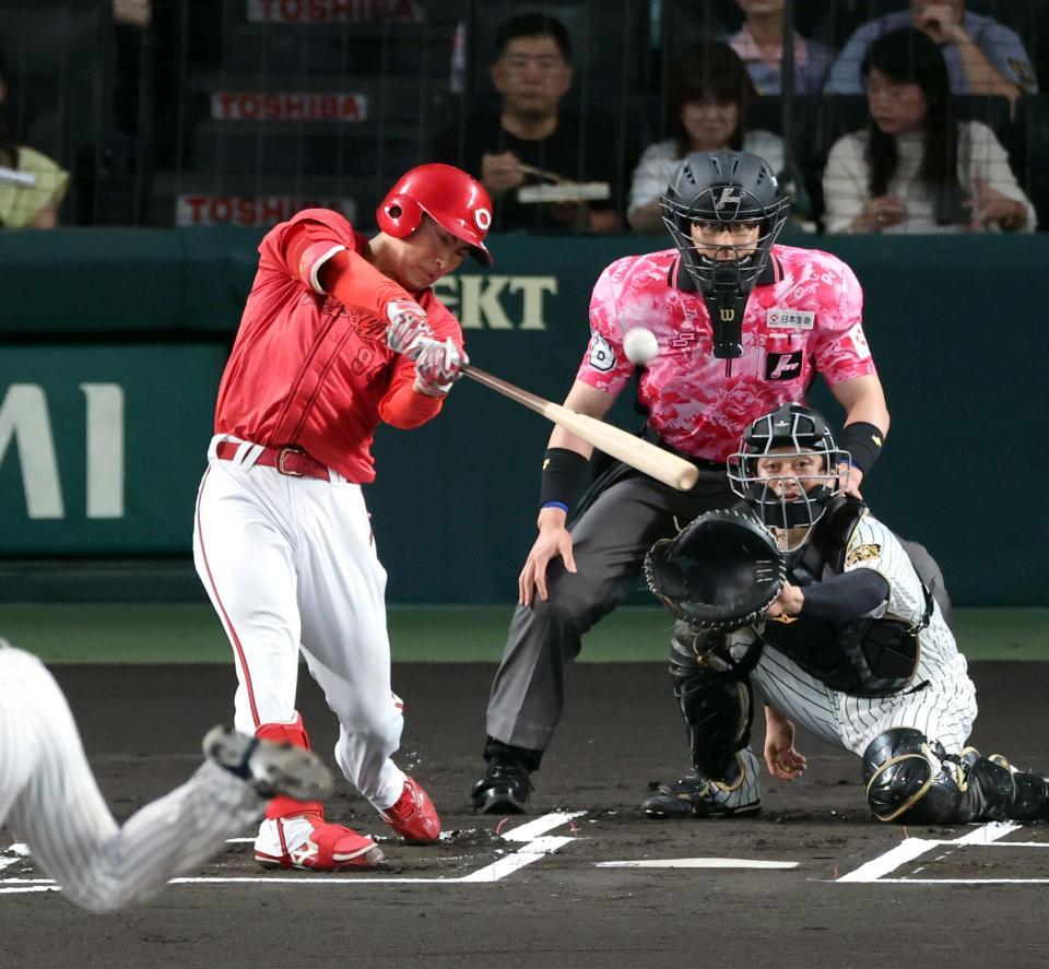 １回、中越えに先制ソロを放つ佐藤啓（撮影・山口登）