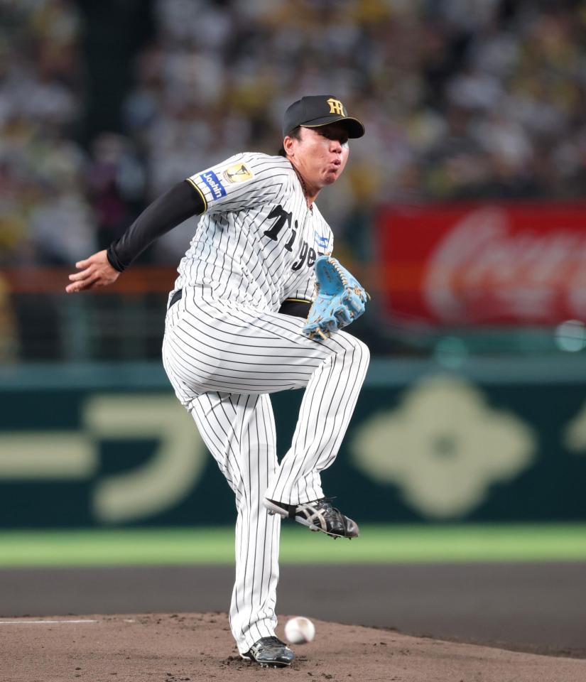 １回、中村奨の痛烈な打球をかわす村上（撮影・立川洋一郎）