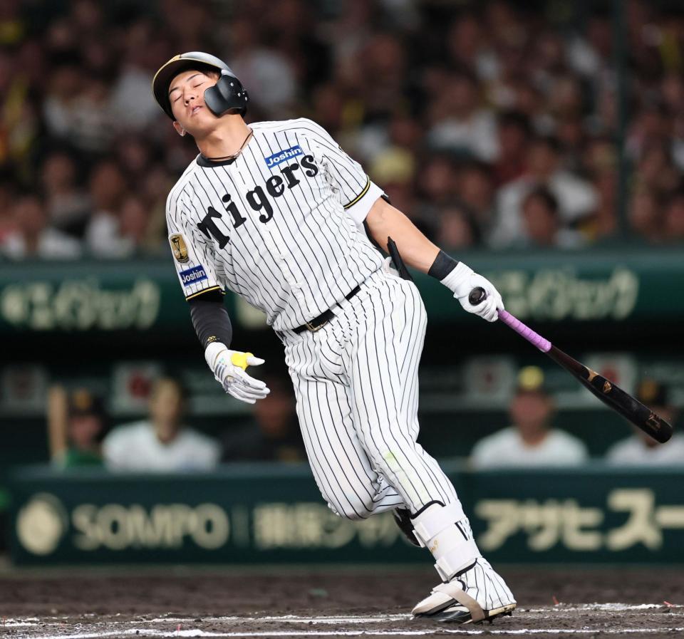 ７回、空振り三振に倒れる立石（撮影・田中太一）