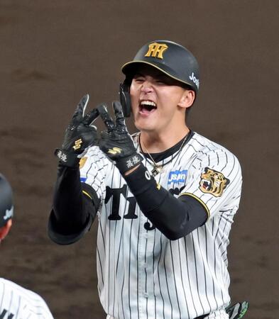 ３回、２点適時内野安打を放ち喜びを爆発させる元山（撮影・立川洋一郎）