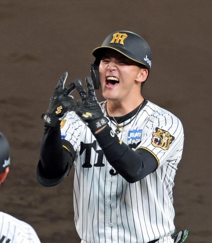 ３回、２点適時内野安打を放ち喜びを爆発させる元山（撮影・立川洋一郎）