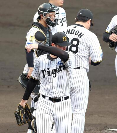 ３回途中、降板するルーカス（撮影・山口登）