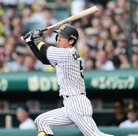３回、安打を放つ近本（撮影・田中太一）