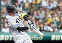１回、先制の適時二塁打を放つ森下（撮影・西田忠信）