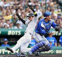 １回、森下の先制二塁打で生還する近本（撮影・西田忠信）