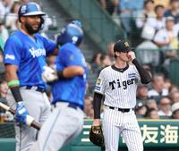 ３回、筒香に同点打を許したルーカス（右）＝撮影・西田忠信