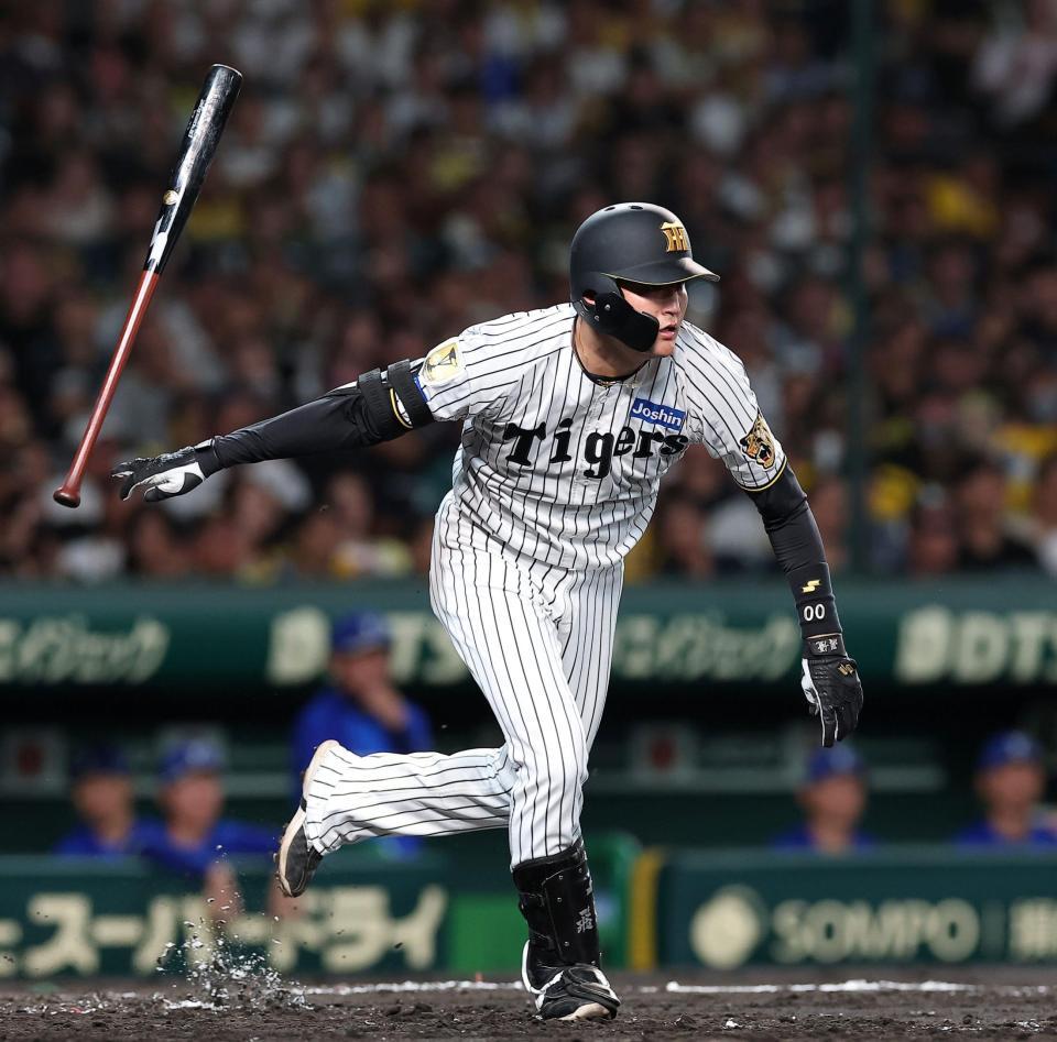 ３回、適時内野安打を放つ元山（撮影・西田忠信）