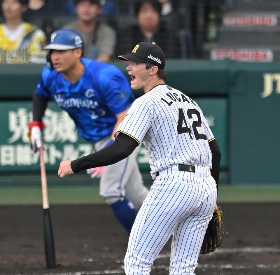 ３回、筒香に同点打を許すルーカス（撮影・飯室逸平）